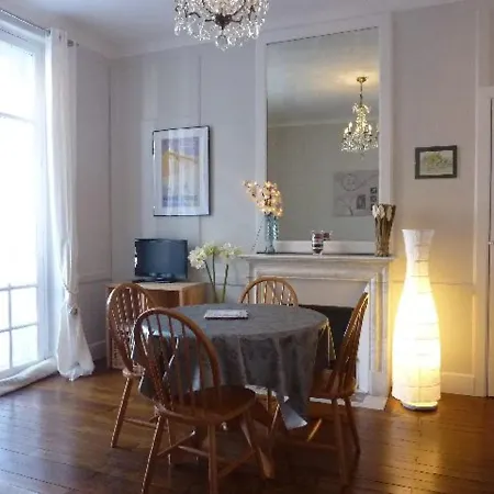 Bel T1 Avec Balcon En Centre Du Mont-dore - Fr-1-608-38 Lägenhet *